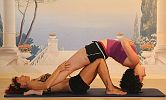 Foto Partner Yoga Bogusia & Eve  Dvi pada viprita dandasana 